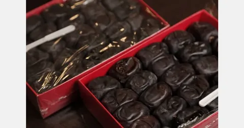 تصویر 4 از خرما مضافتی دو ردیفه در چیدمان منظم جعبه ای